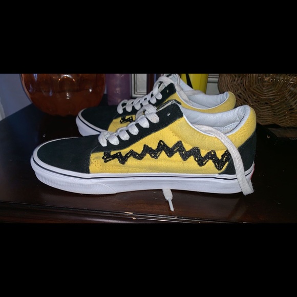 Vans Shoes - Charlie Brown shoes ! Peanuts edition